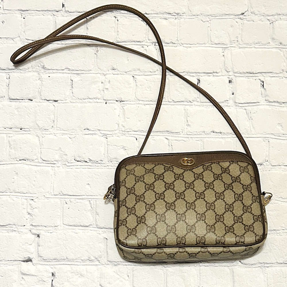 Gucci GG Supreme Vintage Brown Crossbody / Shoulder Bag In Beautiful Condition.
